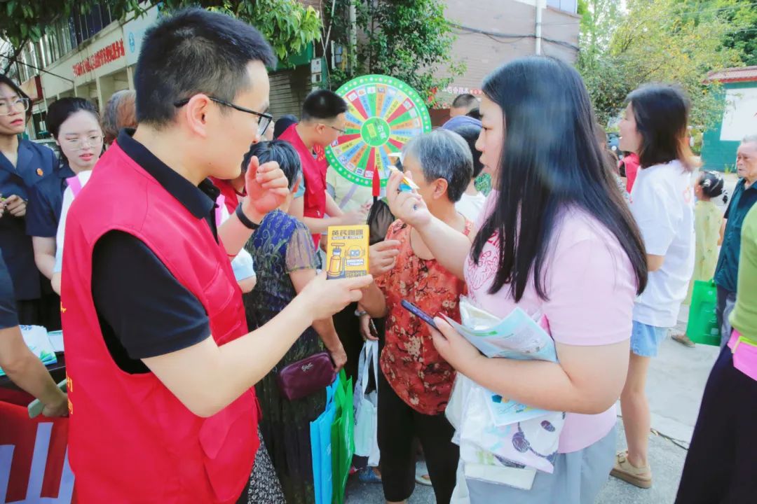 荣耀体育开展“绿水青山就是金山银山”主题公益活动